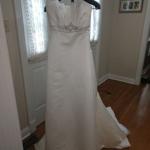 Jasmine Bridal Wedding Gown Sz 8, NEW. *Sale*